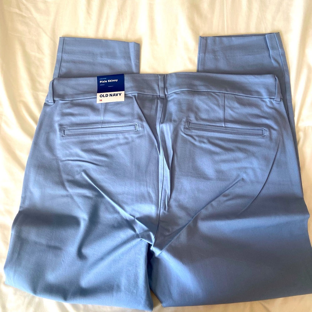 NWT Old Navy Pixie Skinny Pants- size 16.